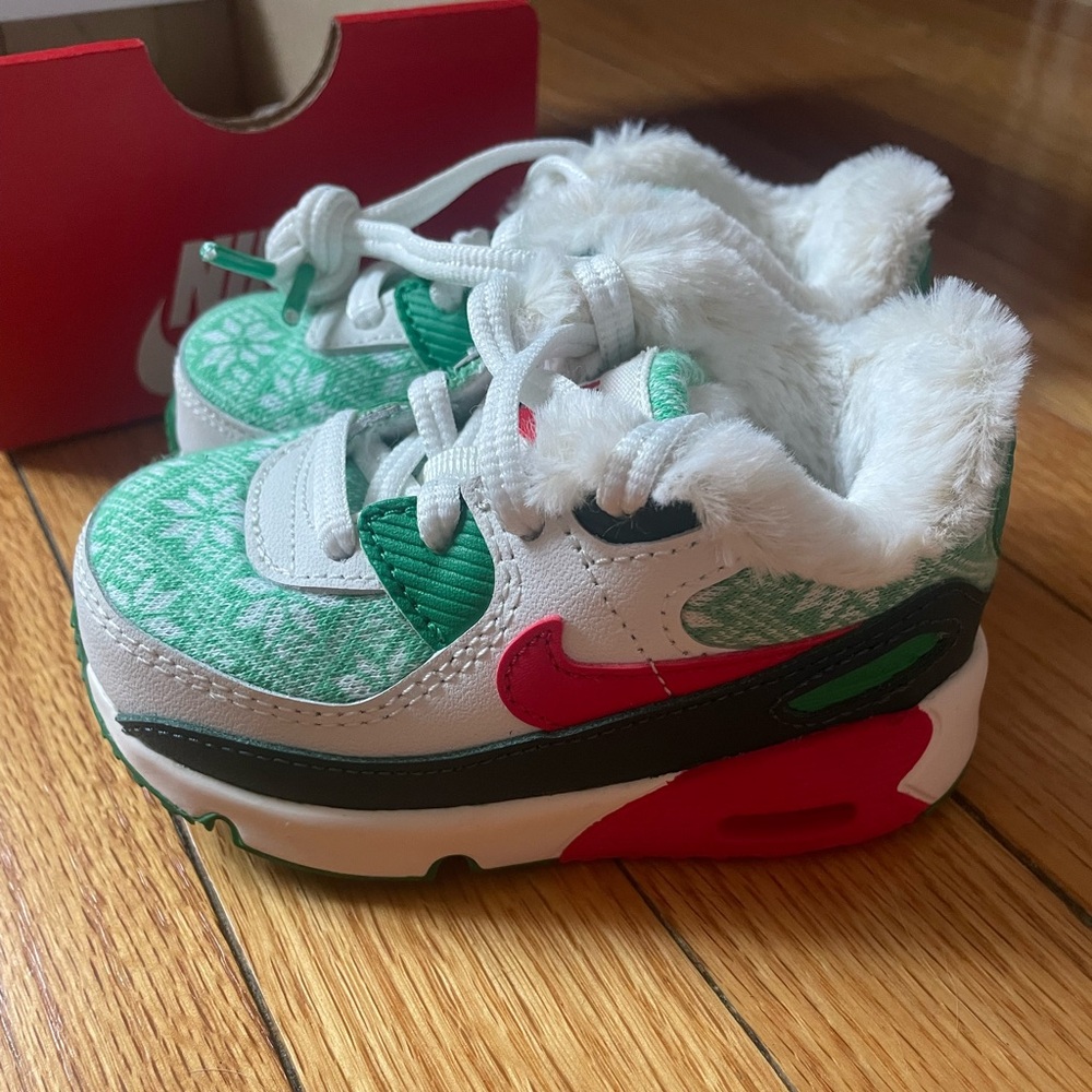 Nike Air Max 90 size 5c. 🎄🧑🏼‍🎄